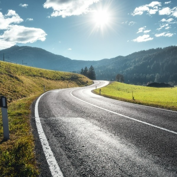 ASFALTUL RECE, soluția eficientă pentru reparații rutiere rapide și sigure