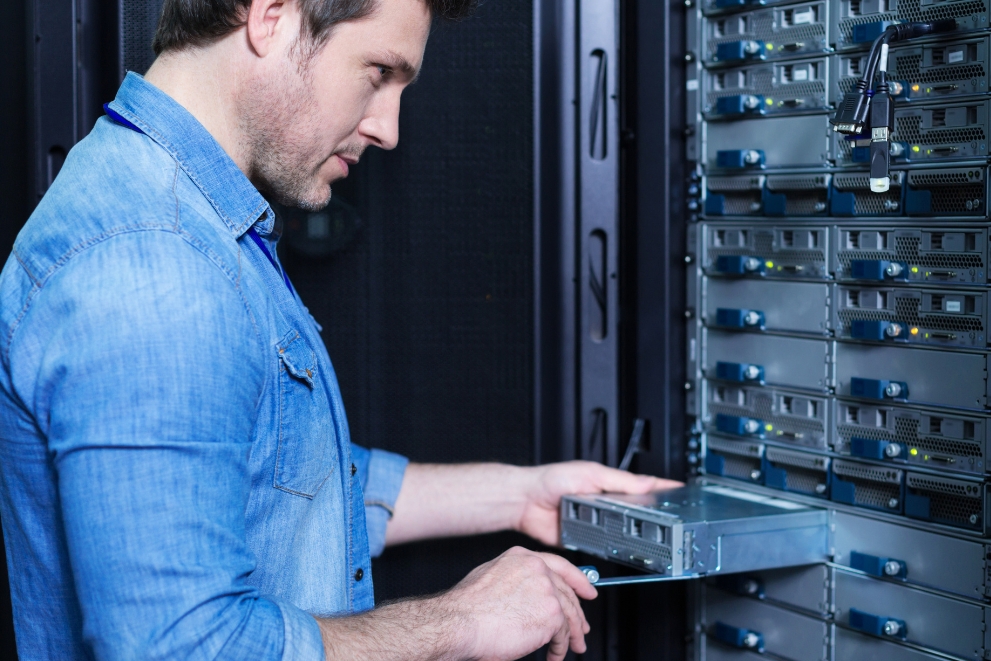 De ce ai nevoie de un centru de date local: Securitate, performanță și control total pentru instituțiile publice