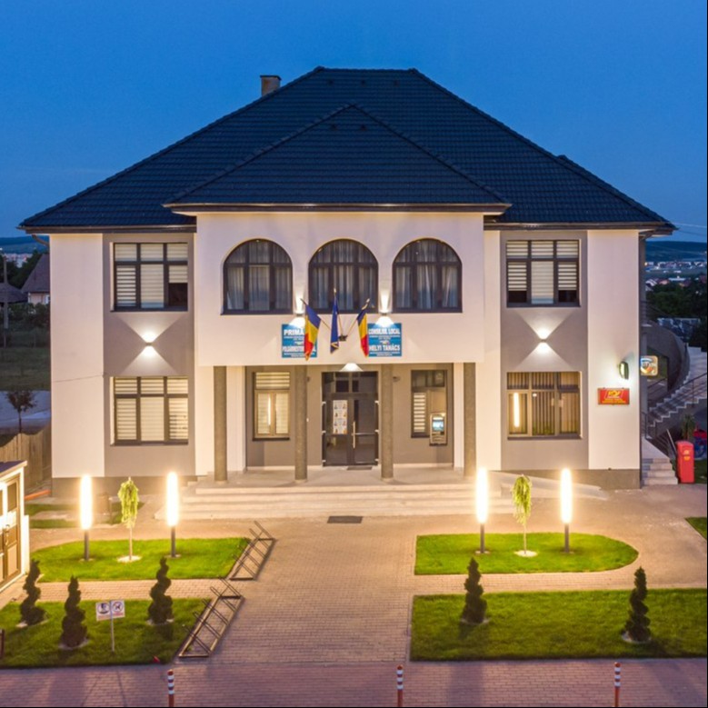 EXCLUSIV: Analiză pe textul noii Legi a Reformei Administrative. Cum pot primarii să evite concedierile folosind „supapele” din Articolul XL (Reducerea de 30%)