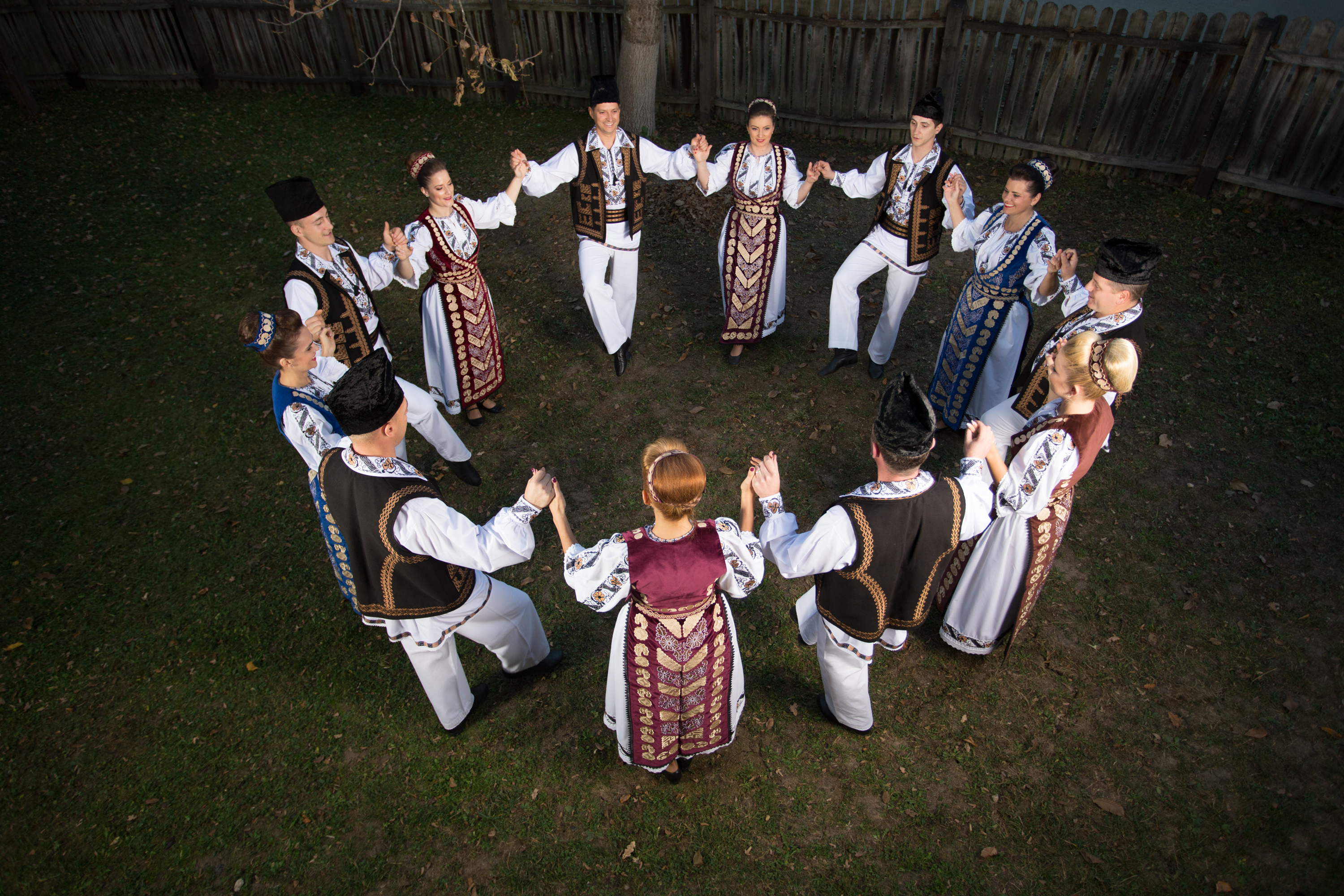 77 de ani de activitate neîntreruptă a Ansamblului Folcloric Profesionist „Cindrelul – Junii Sibiului”- cea mai veche formaţie de dansuri populare a României și una dintre cele mai vechi din Europa