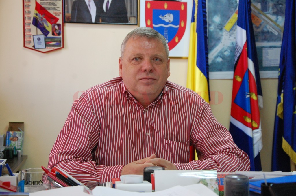 Cum a reușit primarul Ion Ciocea să schimbe complet fața comunei Bustuchin, cu fonduri europene, în 26 de ani de administrație