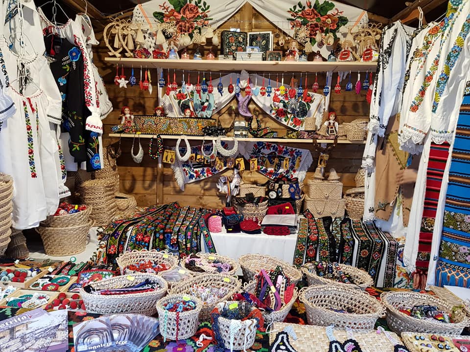 ARTĂ ȘI TRADIȚII SRL