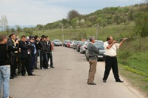 Impuscatul cocosului,20 aprilie 2009,sat Pestenita,comuna Densus,jud.Hunedoara