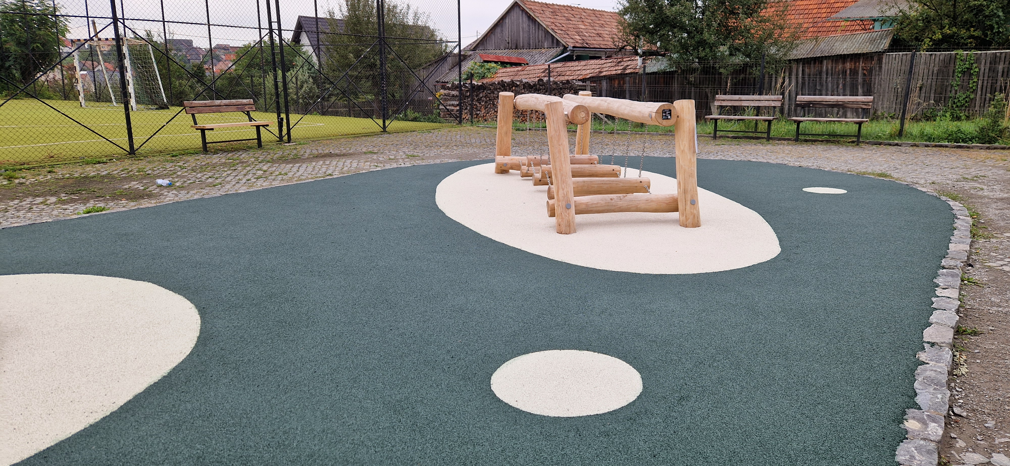 Spatiu joaca exterior Remetea_Harghita (2).jpg