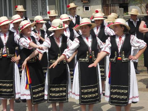      ANSAMBLUL  FOLCLORIC ,,CUNUNIŢA ”       ŢAGA