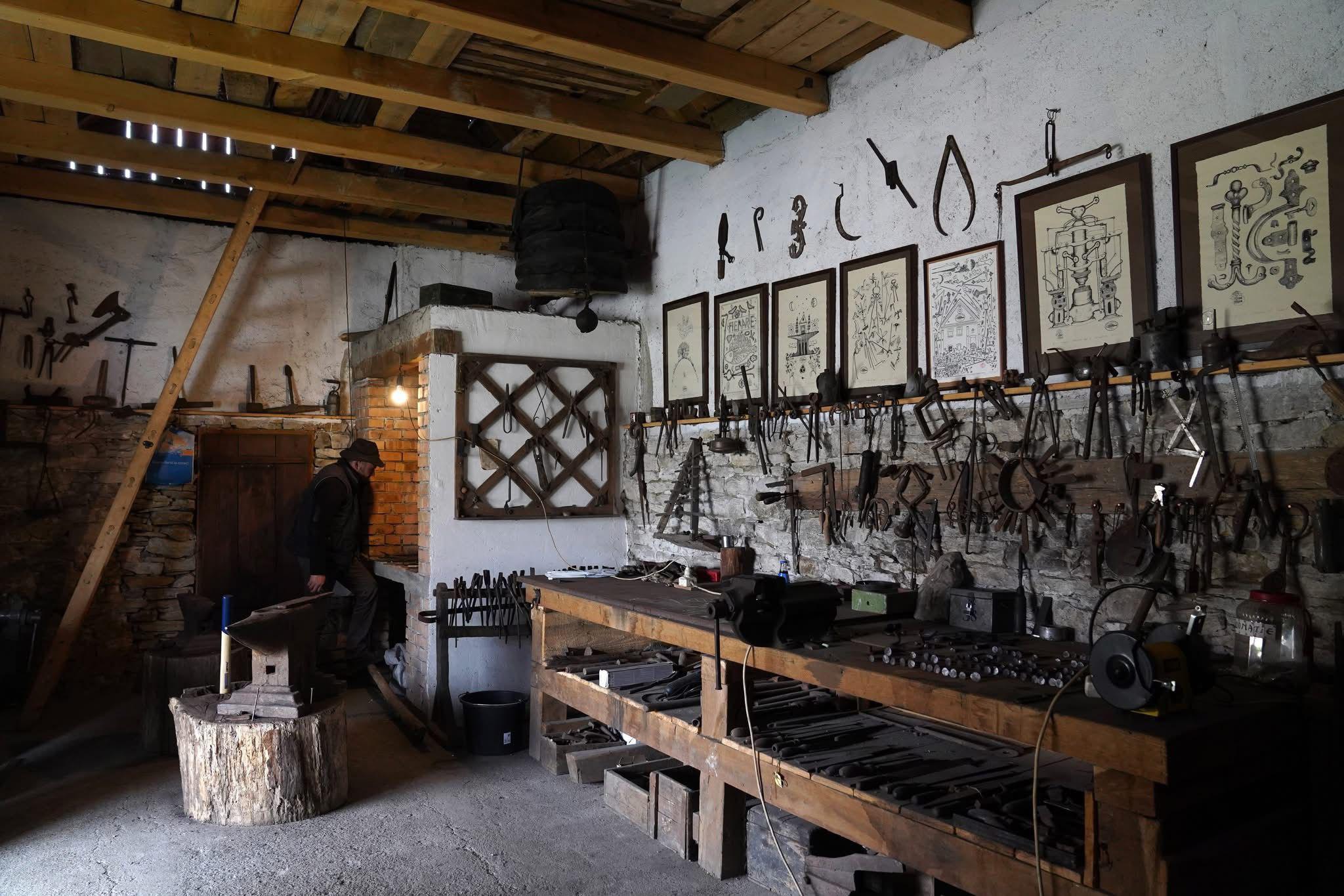 AtelierulFierarialuiLazăr.jpg