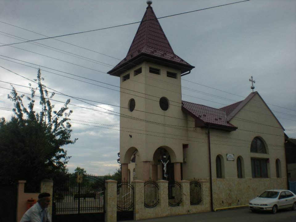 BISERICAGRECOCATOLICASUPLACUDEBARCAU.jpg