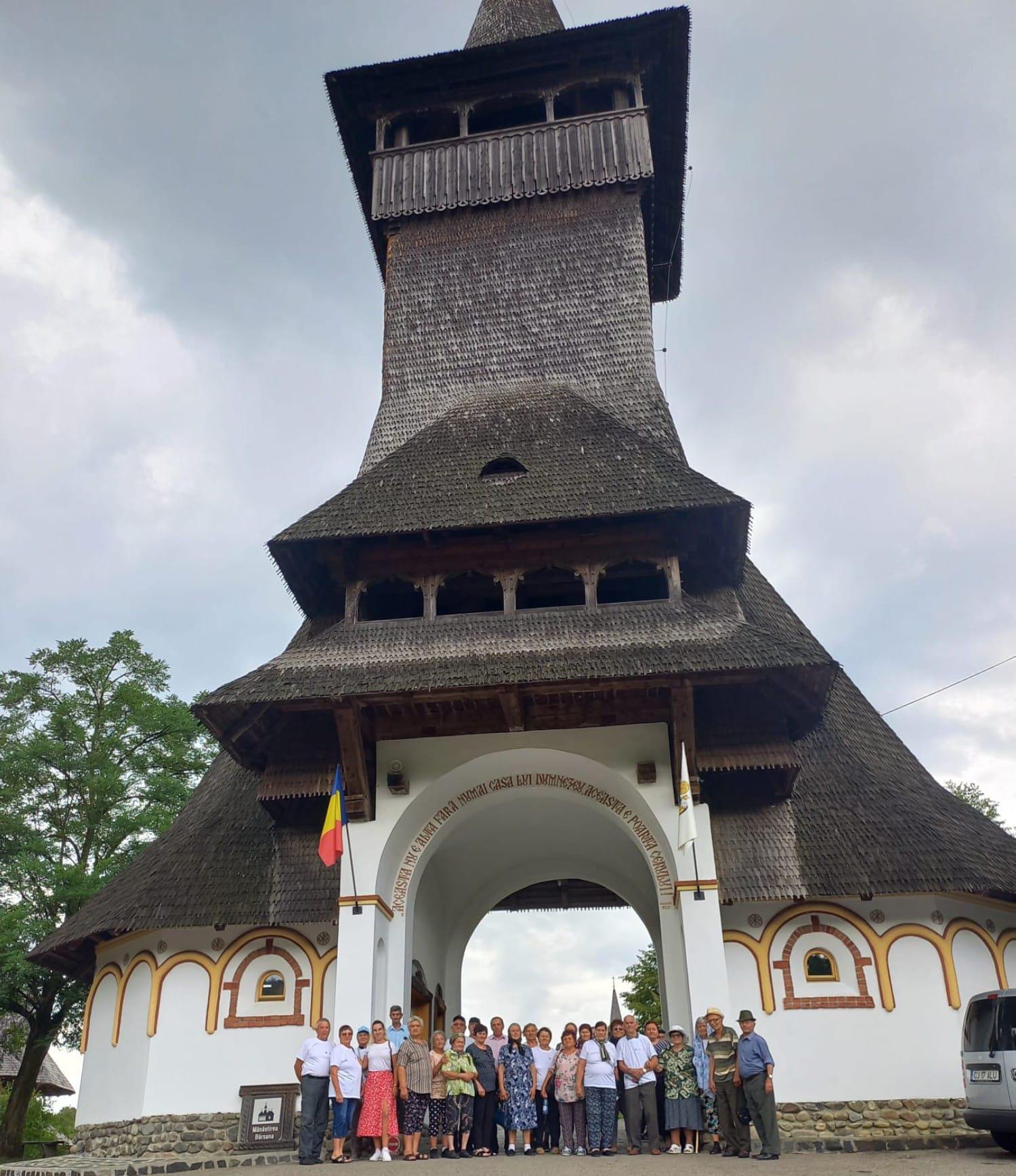 BUNICIICOMUNITĂȚIIPEȘTIȘANIÎNEXCURSIE.jpg