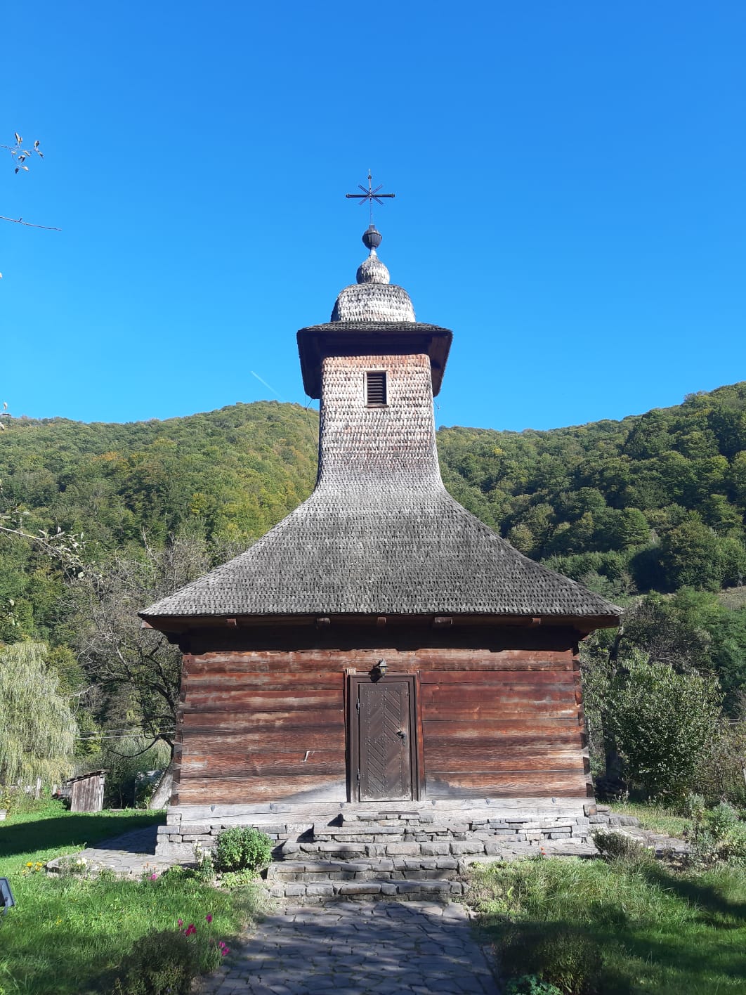 BisericaOrtodoxăPoieni-Monumentistoric.jpg