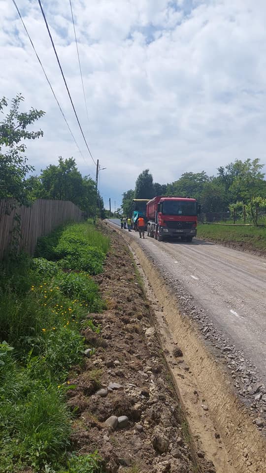 Lucrărideasfaltarestrăzi-Raciu.jpg
