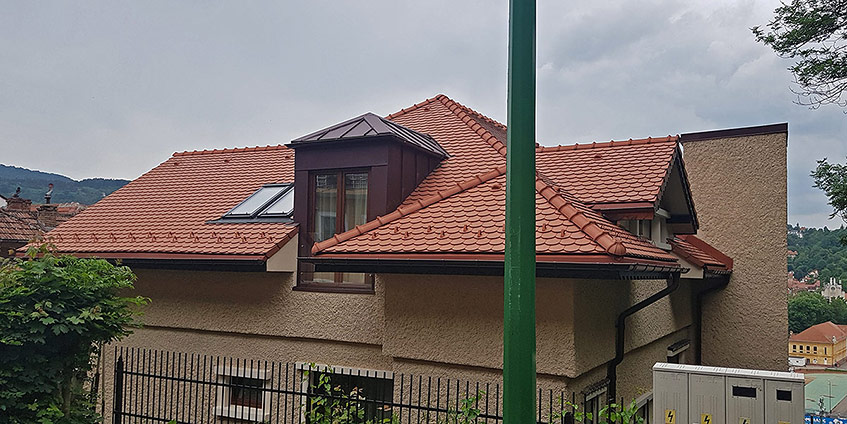 Montaj-Acoperis-tigla-ceramica-Pensiunea-Upper-House-Brasov_Carp-Construct_03.jpg