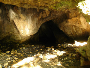 Pestera-Gang-interiorul-pesterii-300x227.jpg