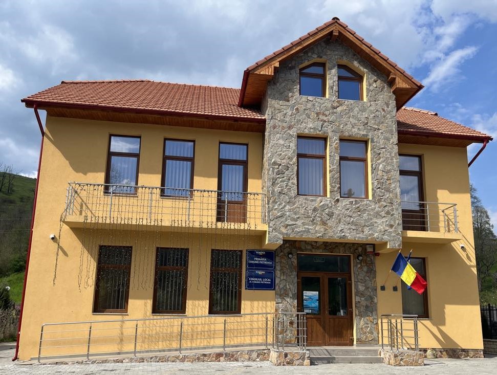 PrimăriaComuneiPietroasa.jpg