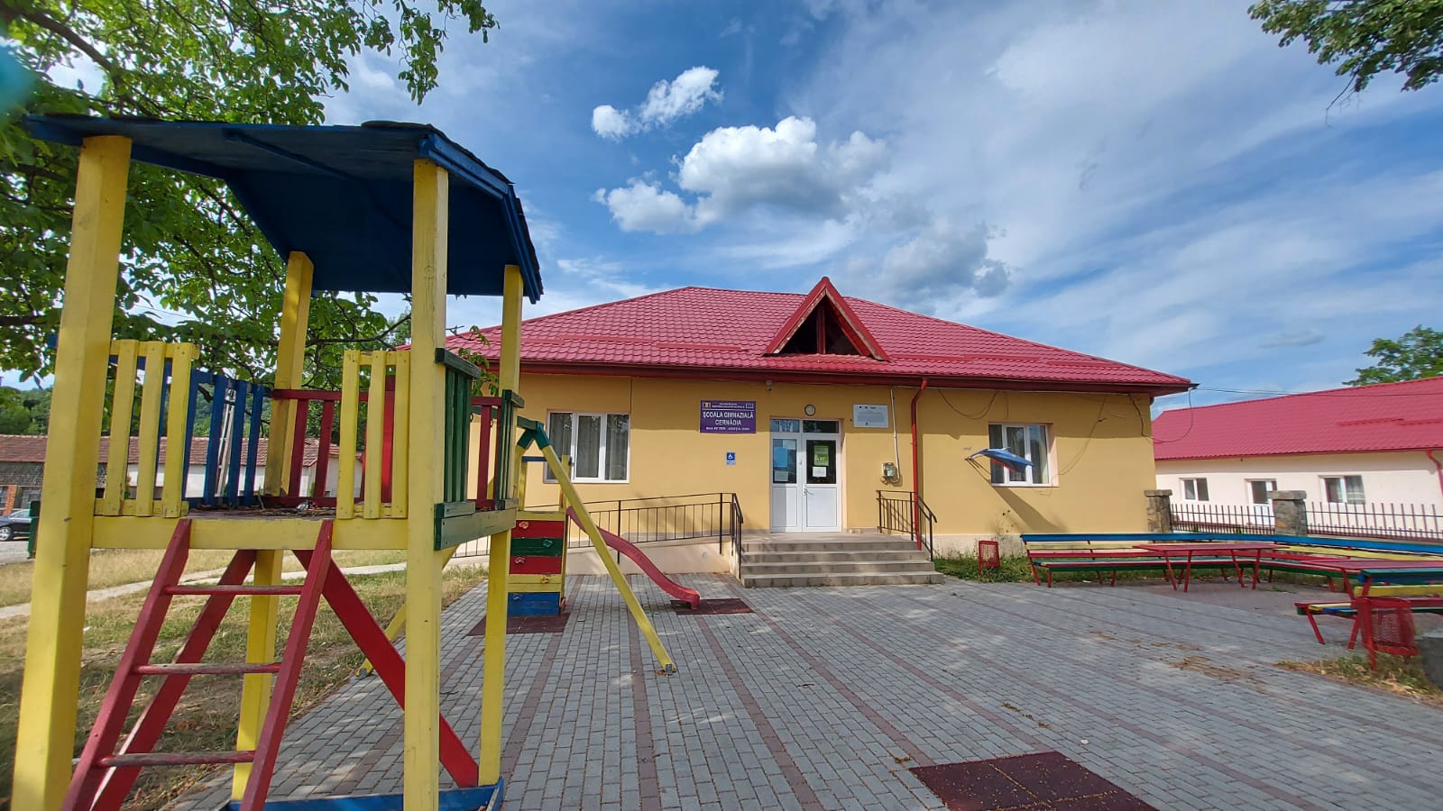 ScoalaGimnazialaCernadia-BaiadeFier.jpg
