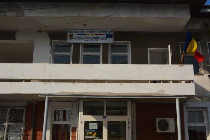 Din luna mai 2015, în comuna Cudalbi funcționează Serviciul Public Comunitar Local de Evidență a Persoanelor, la acest serviciu au mai fost arondate încă două localități și anume Comuna Grivița cu sat Călmățui și comuna Costache Negri.