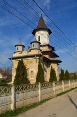 Biserica Sfântul Dumitru: S-au alocat fonduri pentru consolidarea întregii biserici, acoperișul realizându-se cu tablă din cupru.