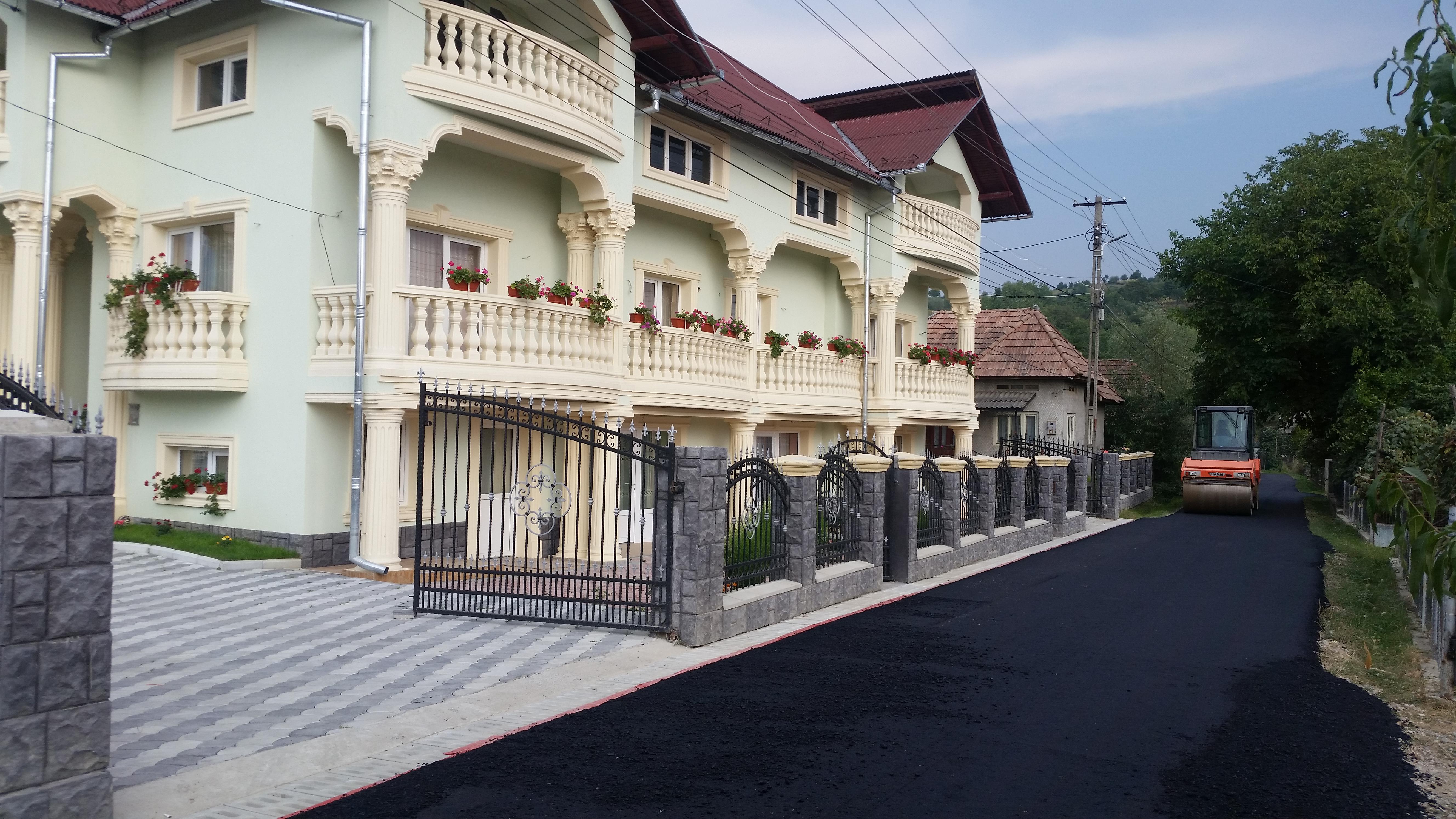 Împrejmuire parțiala curte Școala Cernești