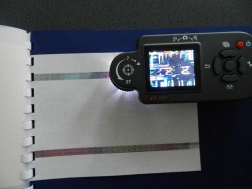 Hârtia cu folie holografică aplicată – pe suprafața hârtiei este aplicată folia holografică în diverse forme.