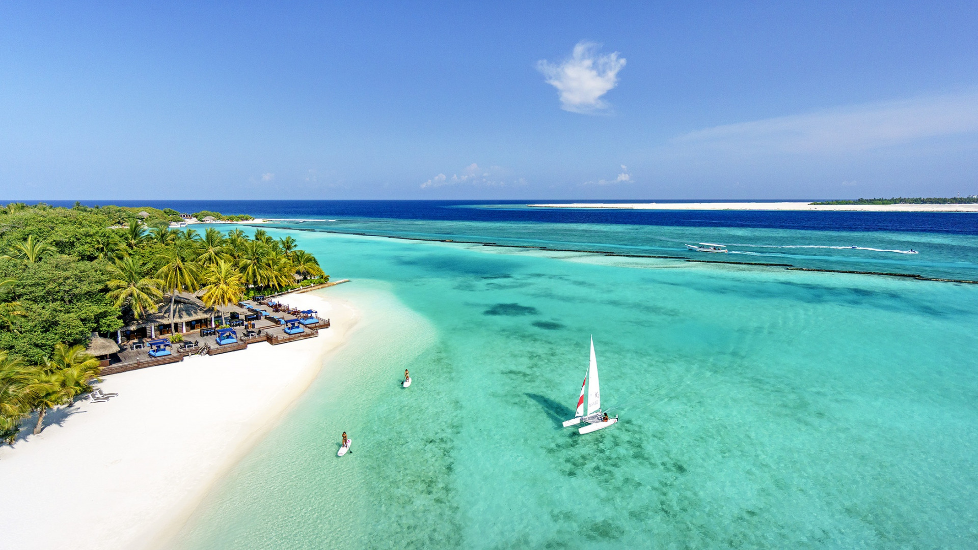 maldives-aerial-view-maldivy-ostrov-pliazh-kurort-laguna-pal.jpg