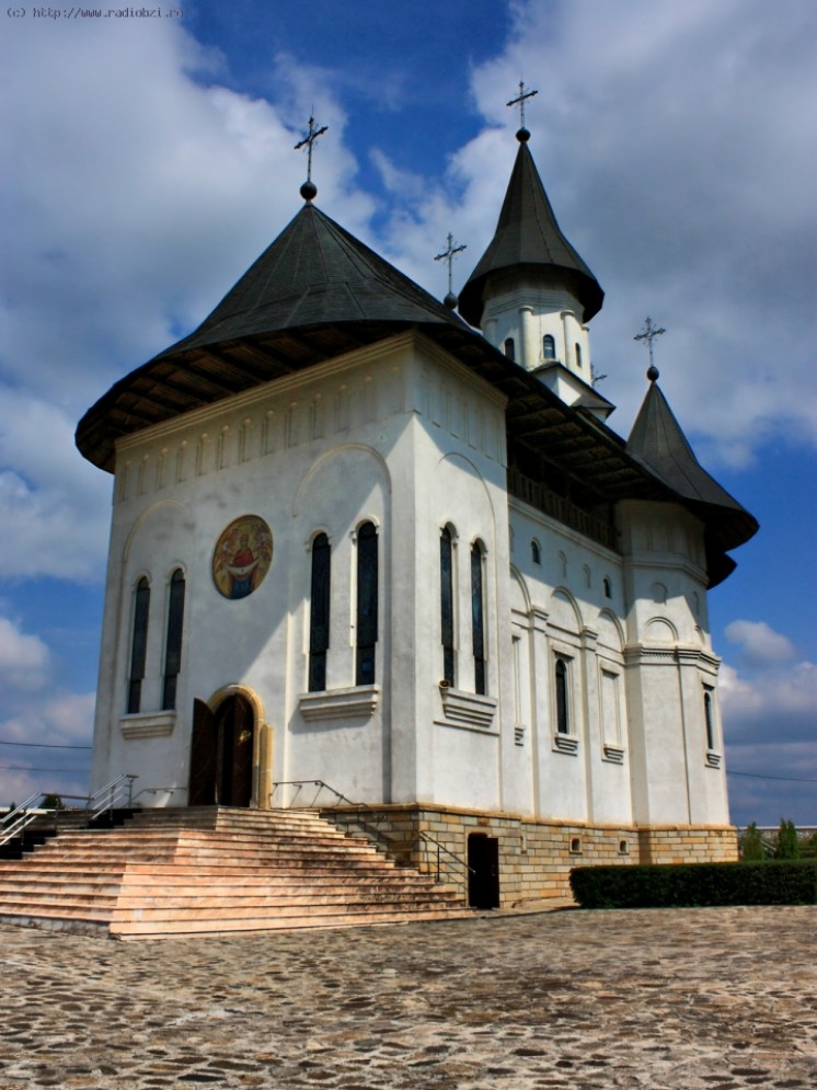 Mănăstirea Hadâmbu – Biserica nouă cu hramul Acoperământul Maicii Domnului