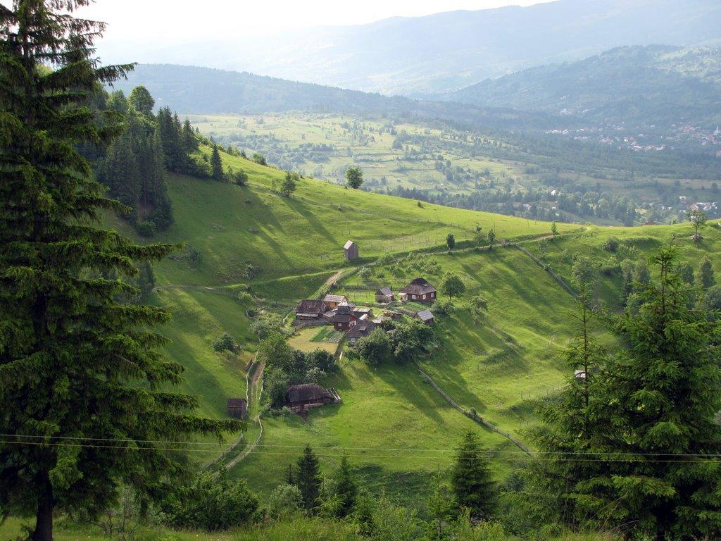 romanian-villages-borsa-maramures-romania-beautiful-european-natural-landscapes.jpg