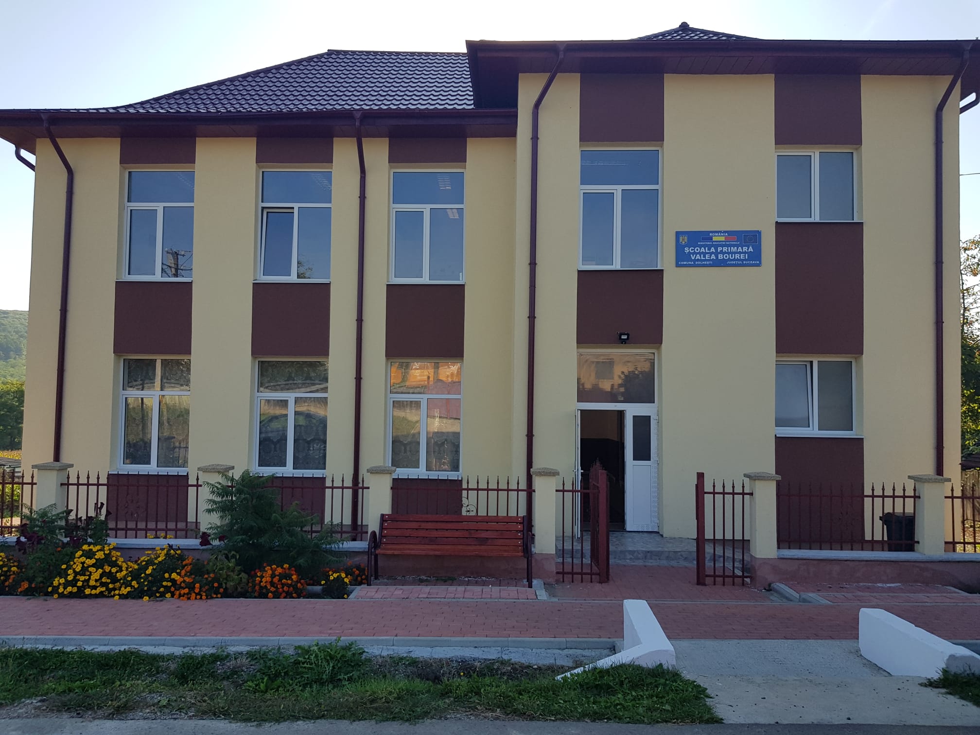 scoalavalaeabourei.jpg
