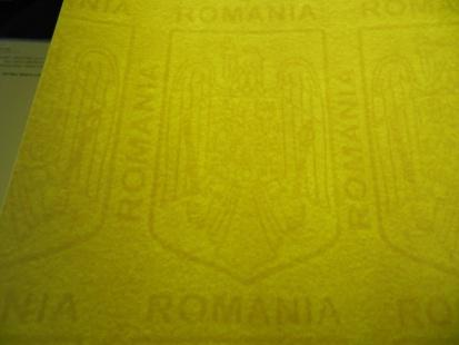 Hârtia cu filigran – privită în lumina zilei  hârtia prezintă un desen mai mult sau mai puțin complex realizat în timpul fabricației. Acest model poate fi un desen al clientului sau unul standard. 