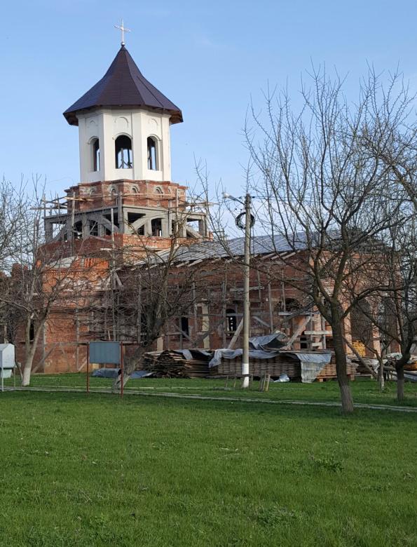 Biserica cu hramul "Sfinți Împărați Constantin și Elena, Sfânta Treime și Sfântul Pantelimon"