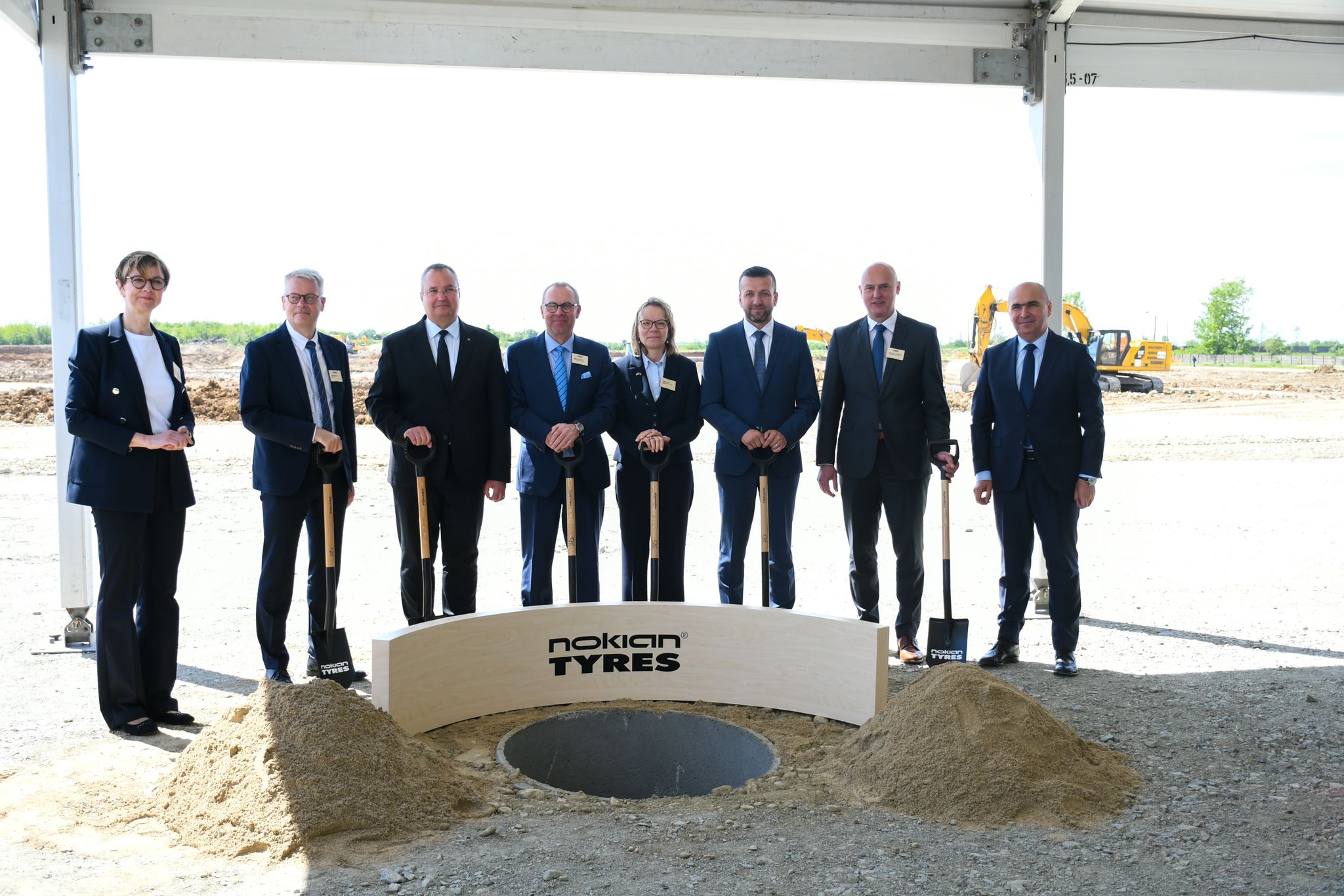 Premierul României, la deschiderea șantierului Nokian Tyres
