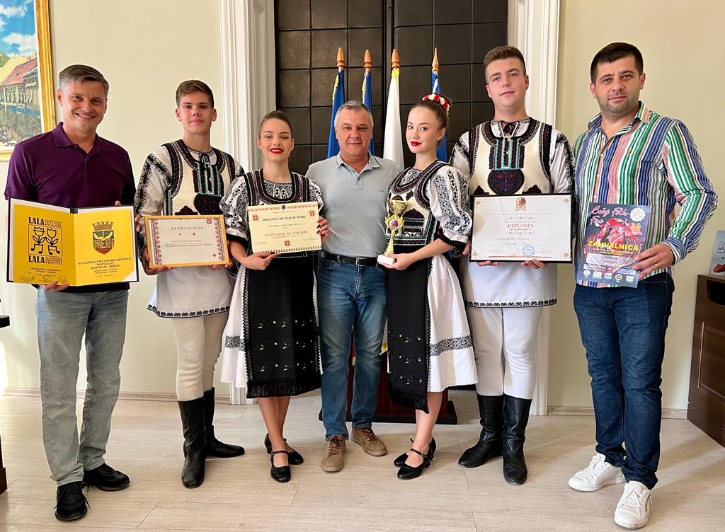 Întâlnire cu membrii Ansamblului Folcloric Silvana