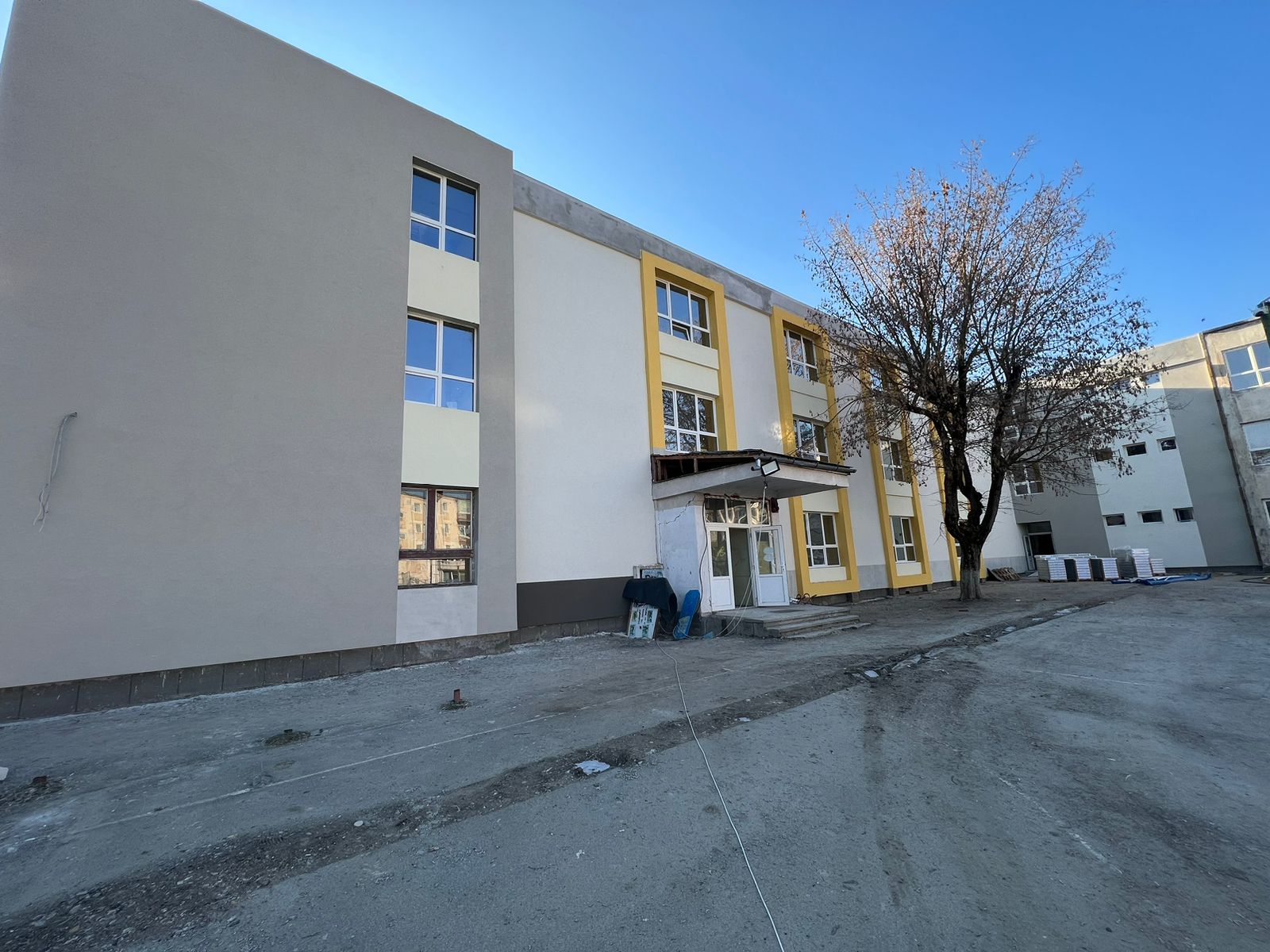 Se lucrează la reabilitarea și modernizarea Școlii Generale nr. 5 de pe strada Scărișoara!