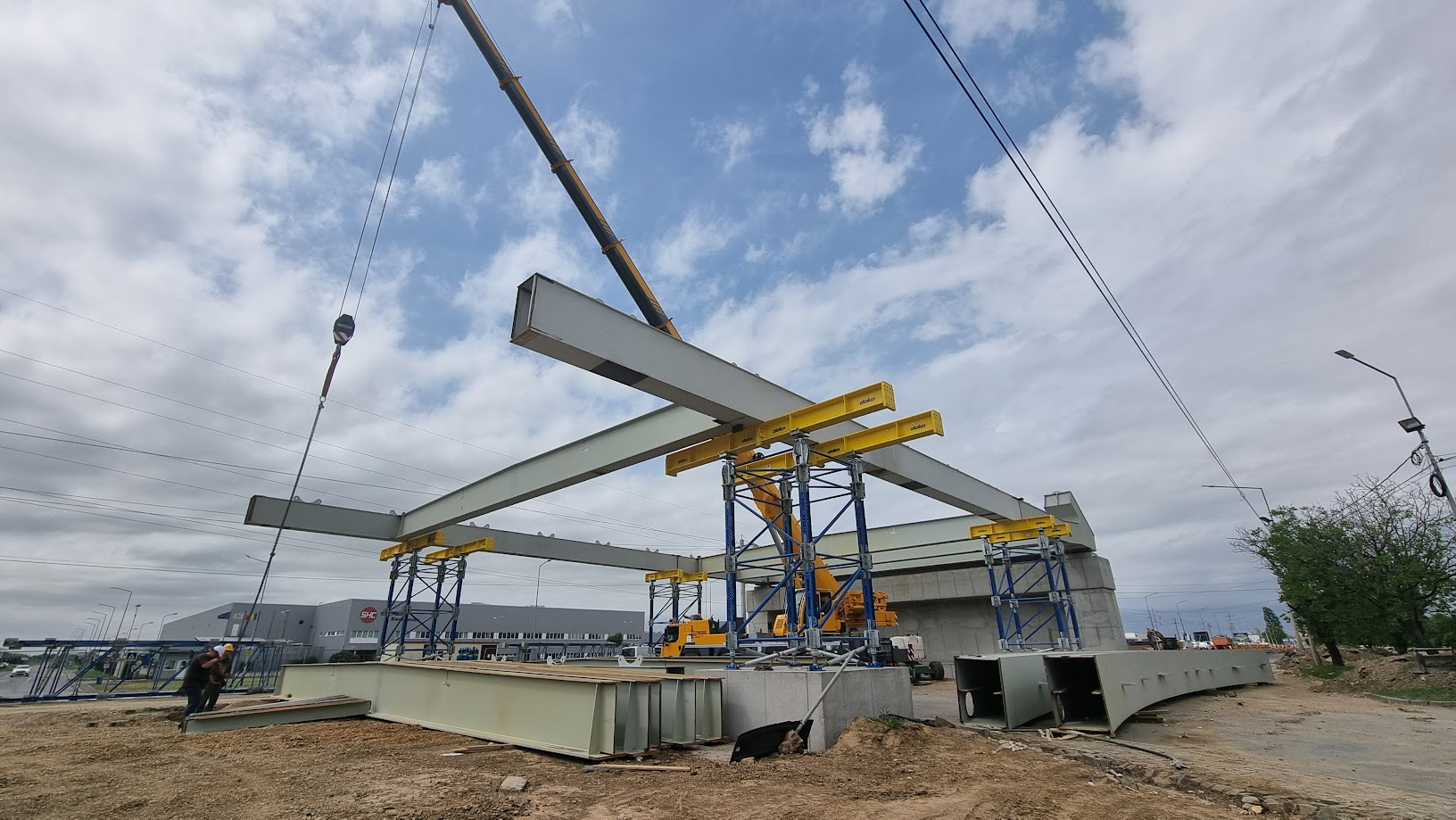 Se montează tablierul pasajului intermodal de pe Calea  Borșului