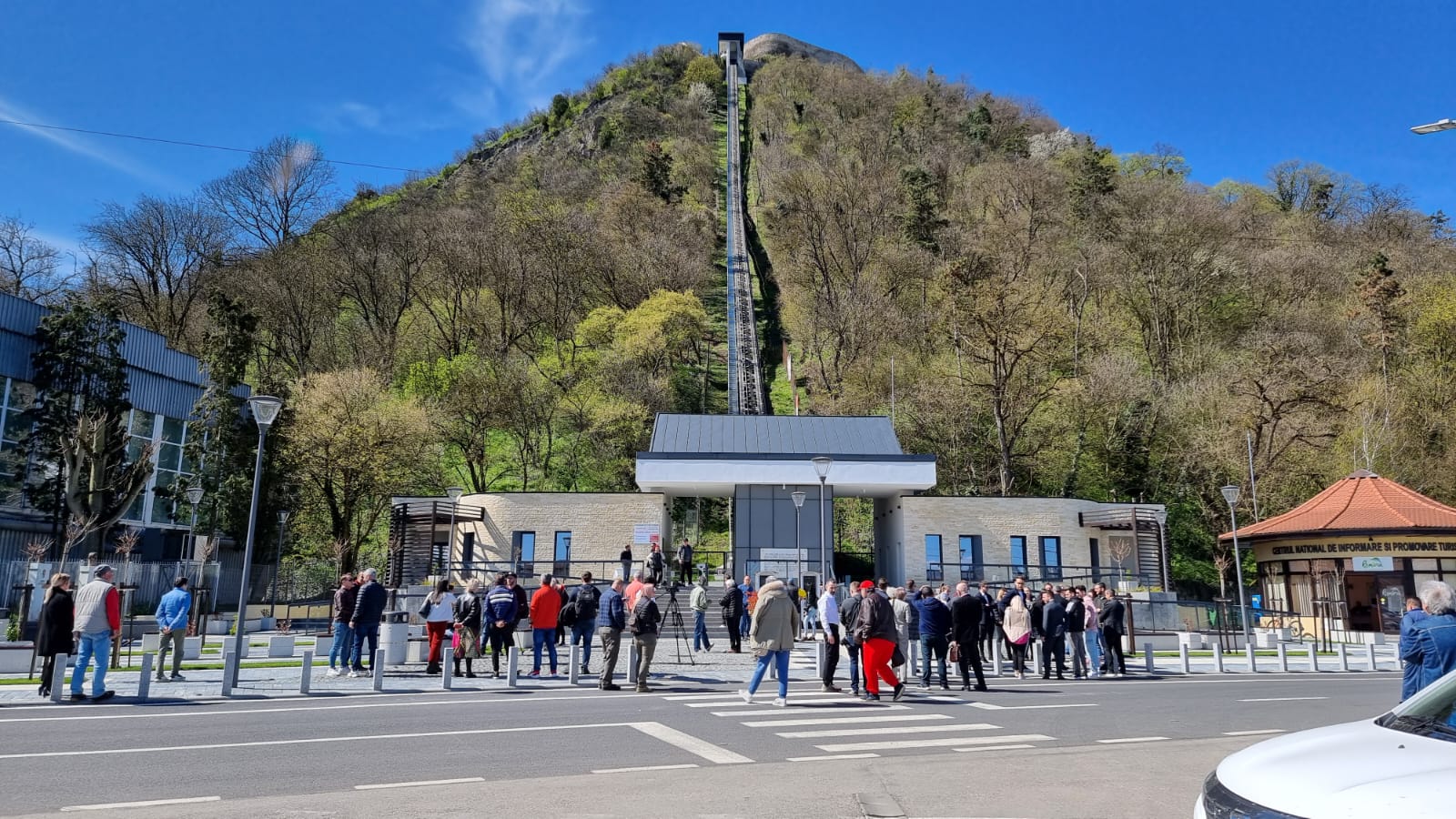 De astăzi, puteți urca cu Telecabina pe Cetatea Devei !