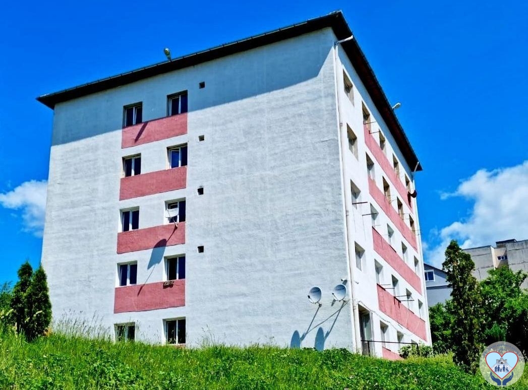 DAS Deva: Lucrări de reparații și zugrăvire interioară la blocul social de pe Aleea Streiului