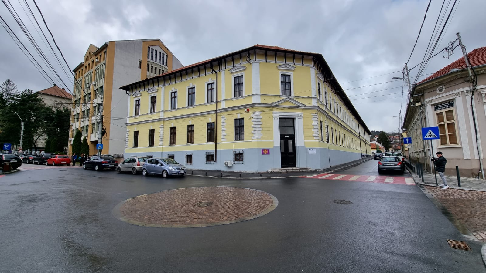 Încă o investiție finalizată, de aproape 2,3 milioane de euro, în infrastructura educațională din municipiul Deva