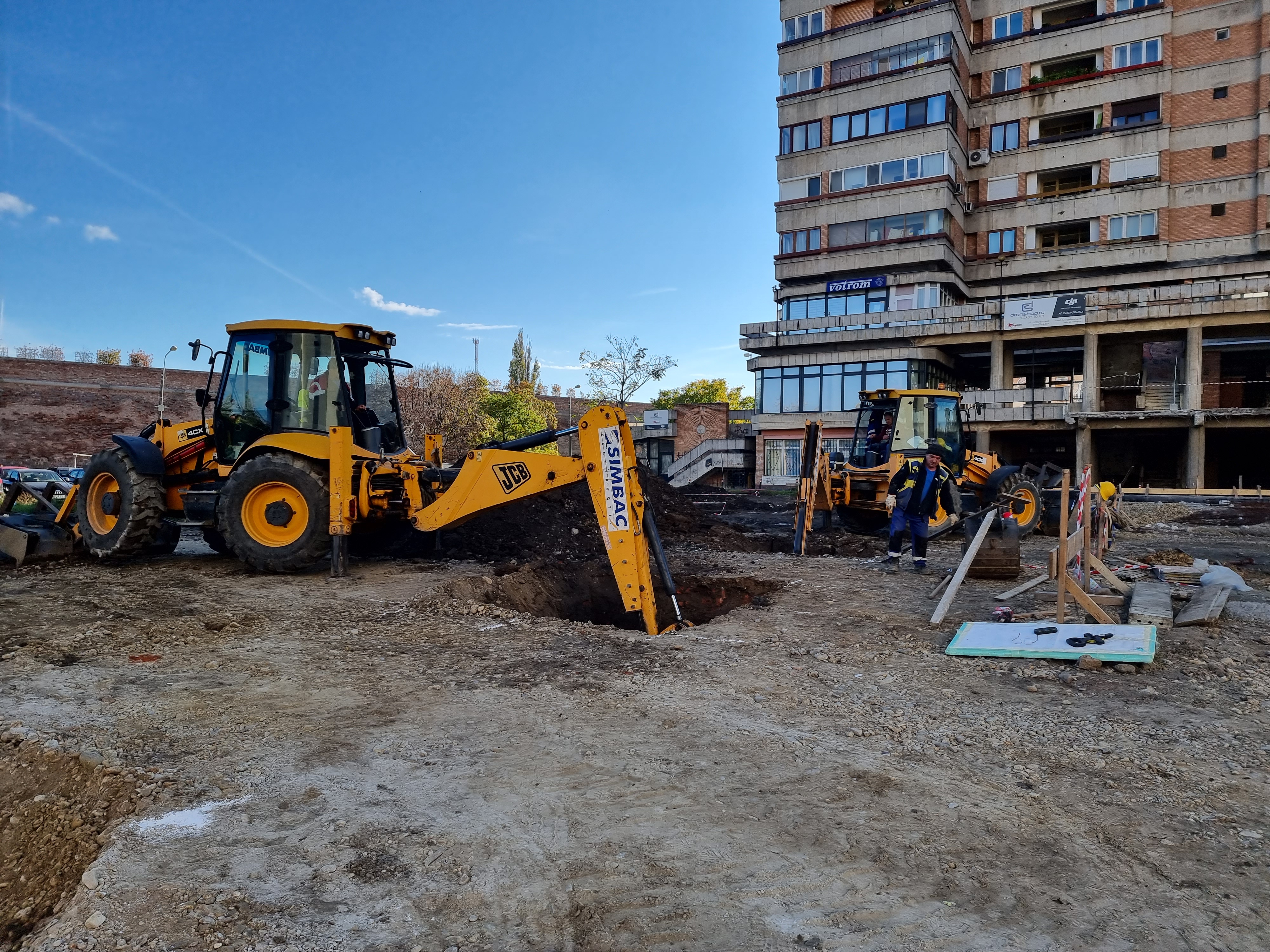 Continuă lucrările la tronsonul P1 al viitoarei parcări din Piața Emanuil Gojdu