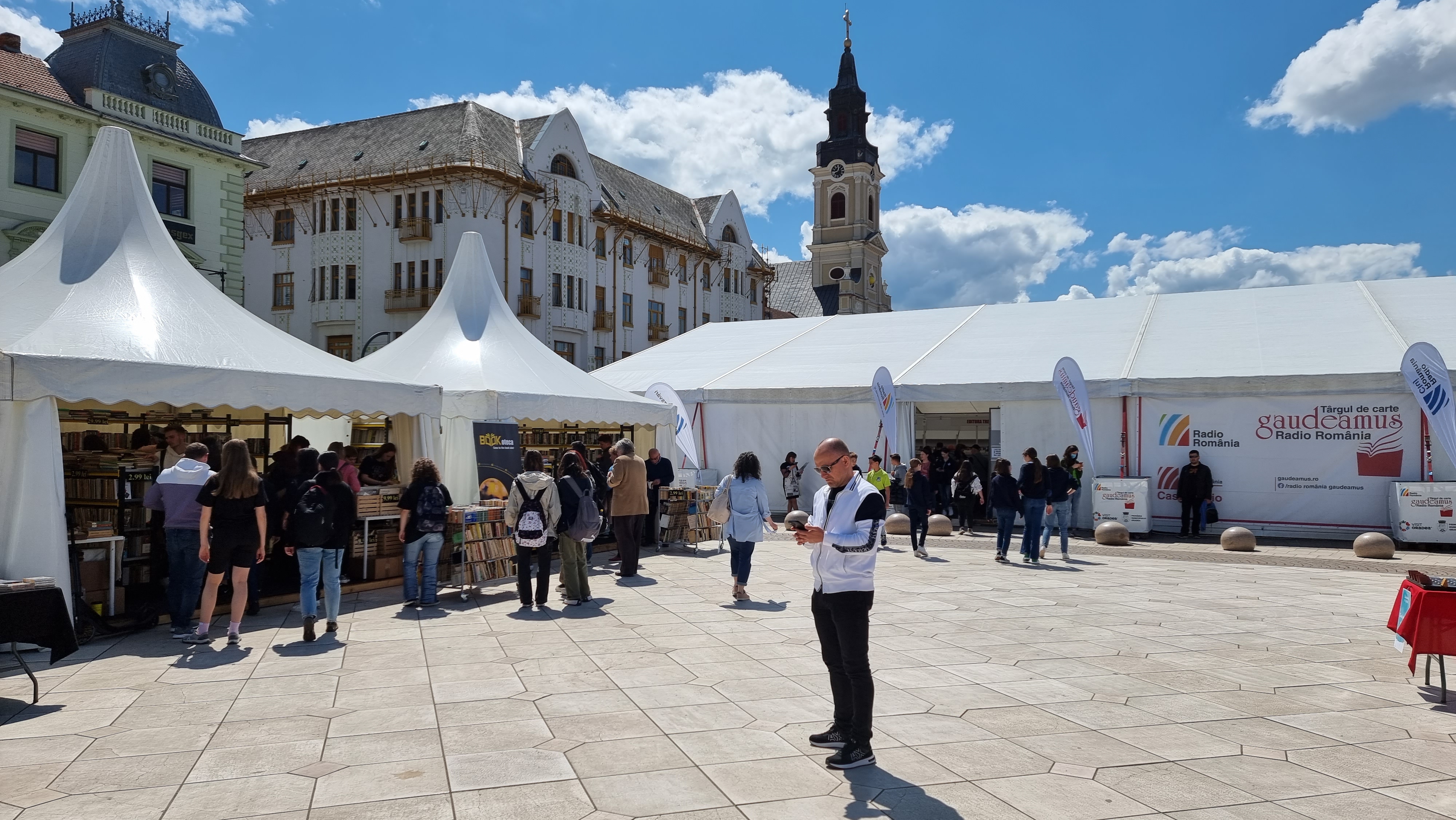 Târgul de carte Gaudeamus din Piața Unirii și-a deschis porțile