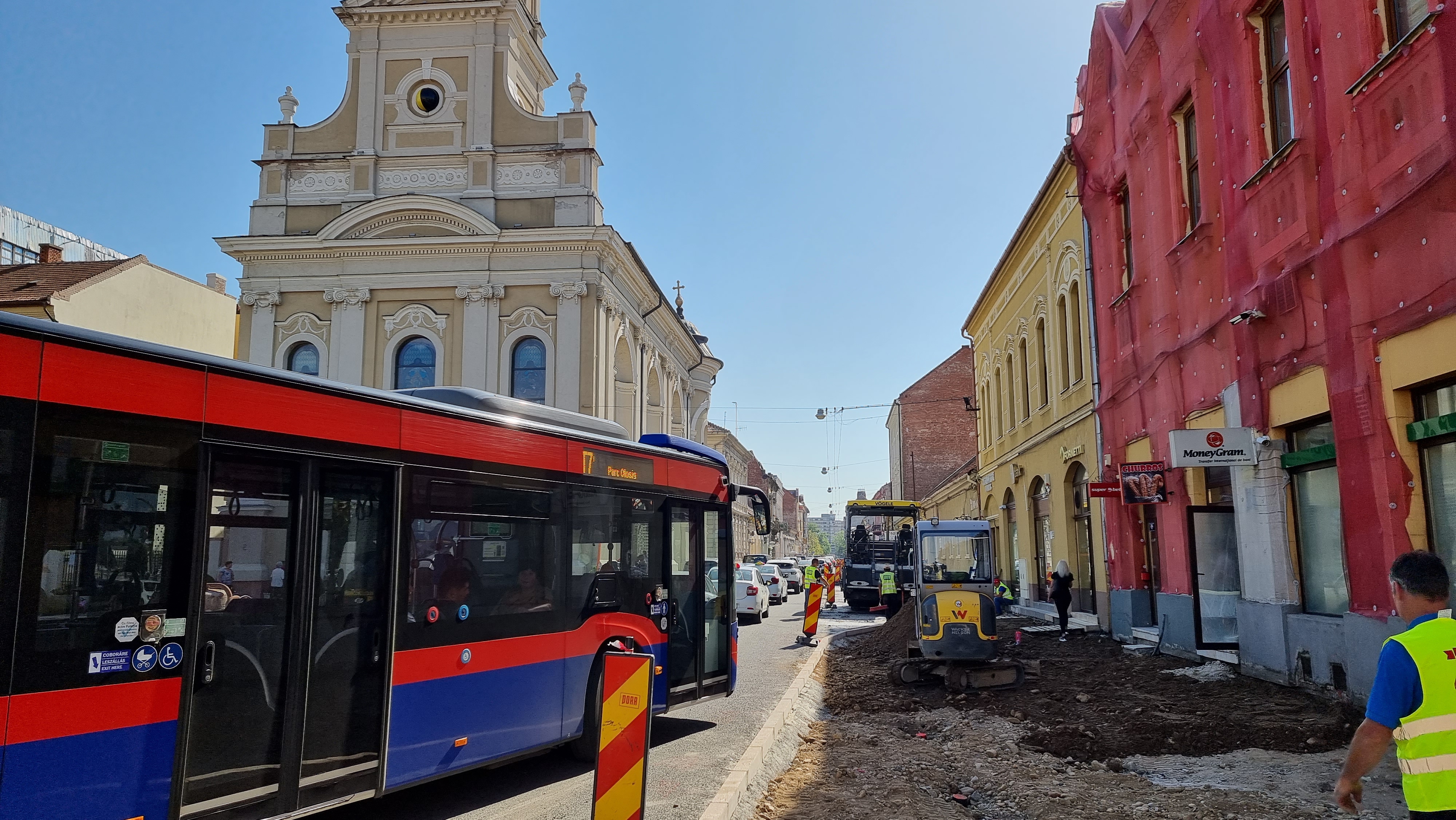 Pregătiri pentru începutul de an școlar: se lucrează în ritm alert  în zona centrală a Oradiei