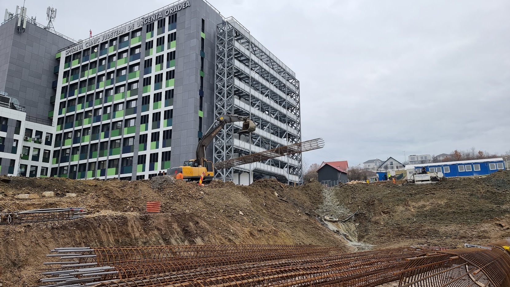 Parcarea supraetajată de la Spitalul Județean: au fost forați  aproape toți piloții, urmează radierul