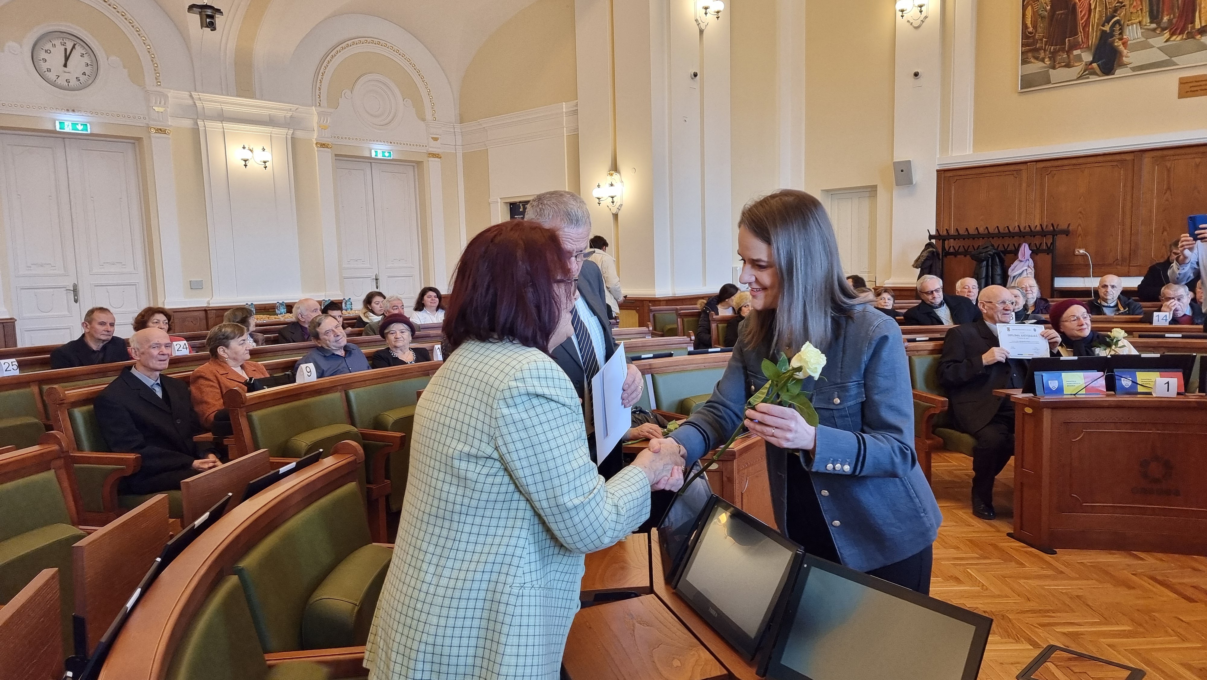 26 de cupluri au fost premiate de viceprimarul Antonia Nica, la  prima ediție din acest an a Nunții de Aur