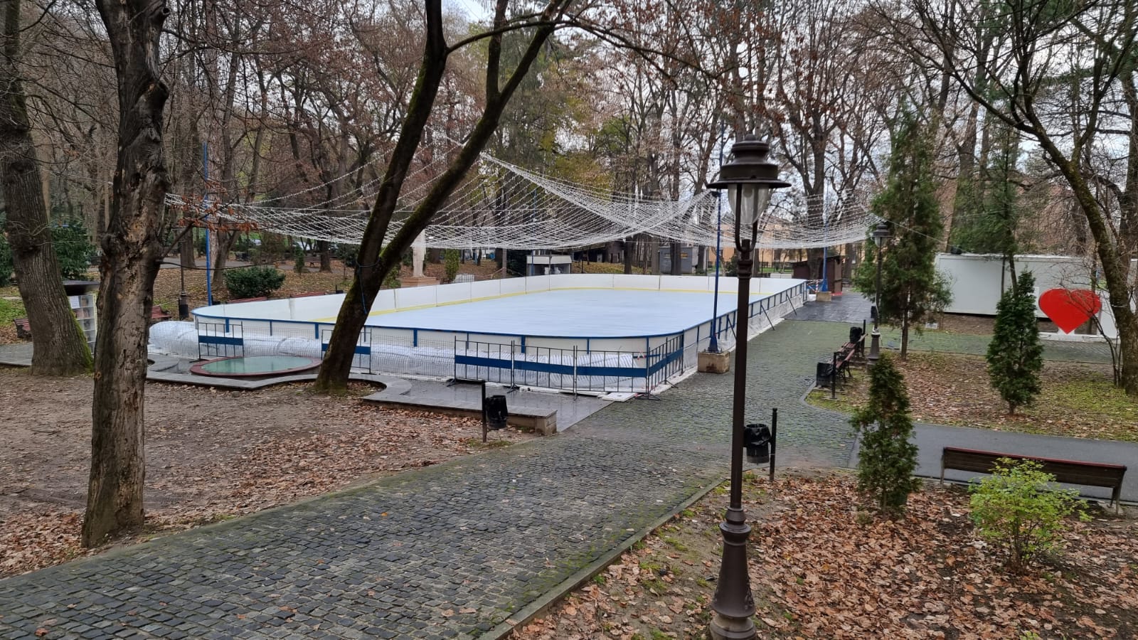 Patinoarul de la Deva se deschide astăzi, 5 decembrie 2022!