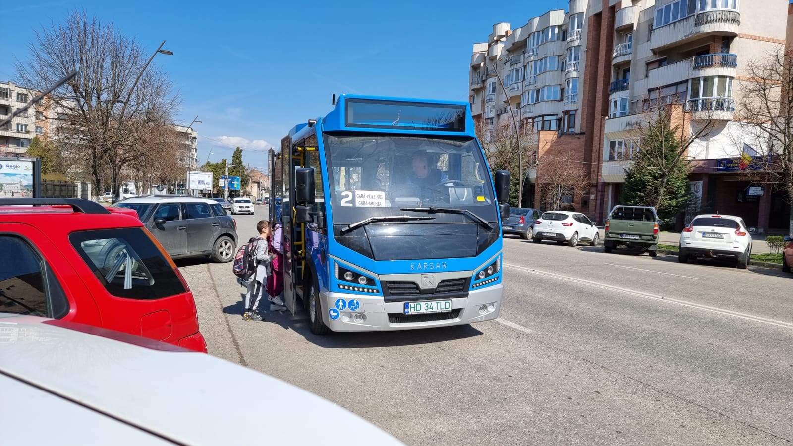 Microbuzele electrice au ieșit pe traseu și îi deservesc pe deveni!