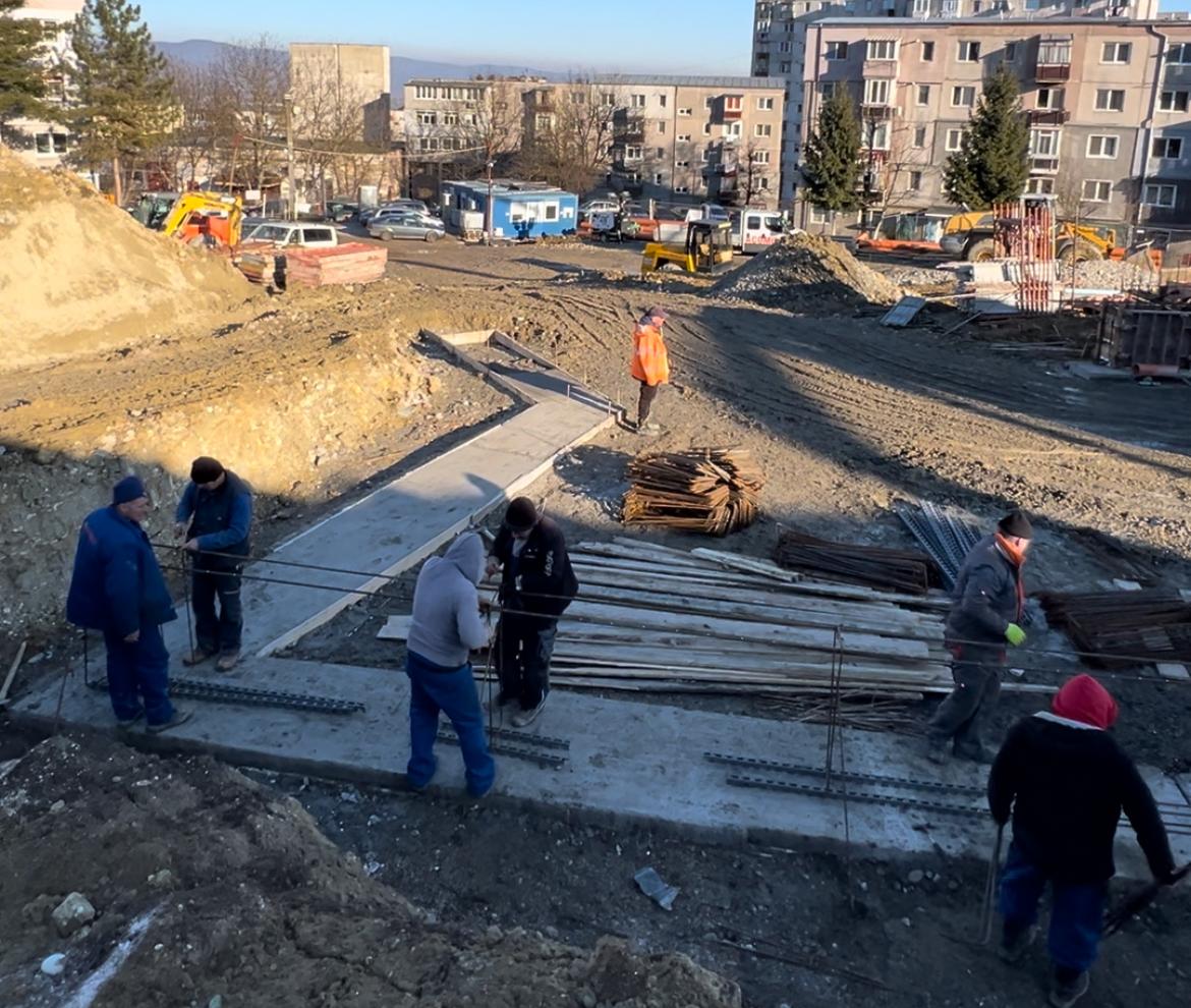 Lucrările la construcția Centrului de zi pentru asistență comunitară din cartierul Micro 15, Aleea Streiului, avansează!