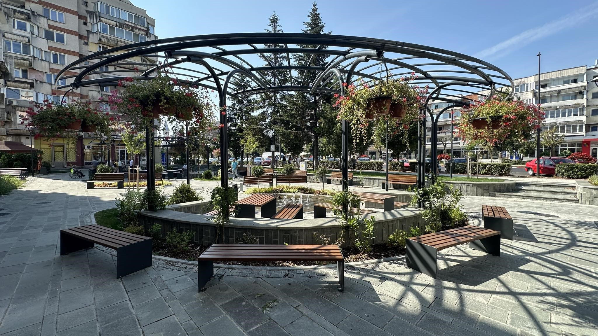 Lucrările de amenajare a platformei de pe Bulevardul 22 Decembrie din Deva au fost finalizate