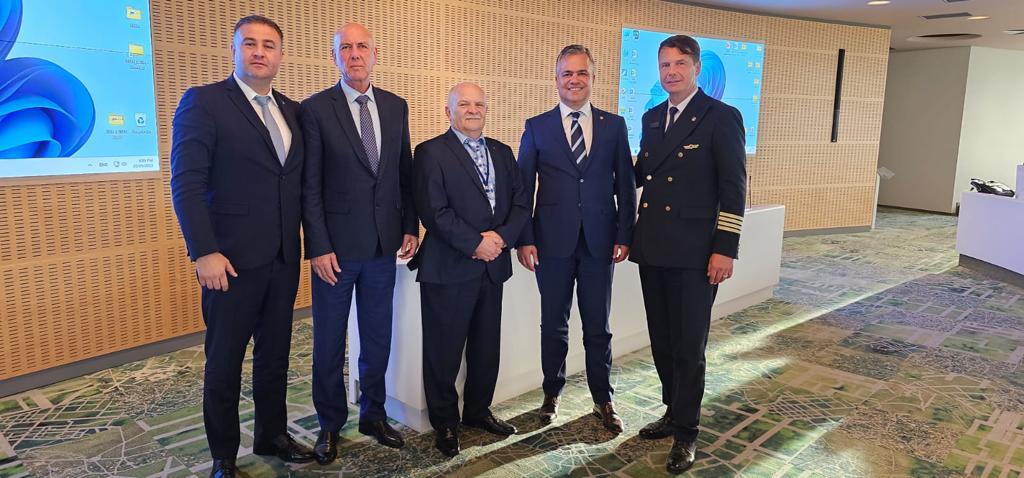 Modul în care se desfăşoară activitatea la Aeroportul Internaţional Braşov-Ghimbav şi necesităţile identificate sunt aspecte urmărite de conducerea administraţiei