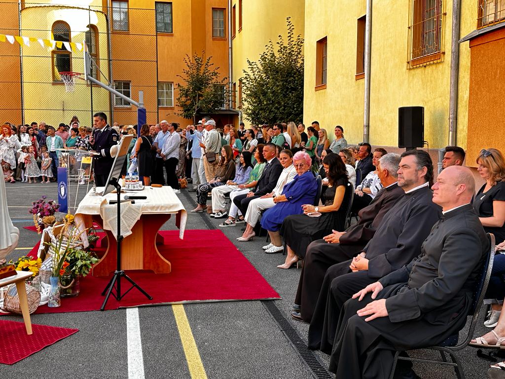 Viceprimarul Antonia Nica le-a fost azi alături elevilor de la Liceul Teologic  Baptist Emanuel și de la Liceul Greco-Catolic „Iuliu Maniu”