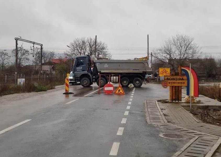 Trafic rutier închis circulației publice în zona trecerii de cale ferată din Bonțida, pe drumul județean DJ 161