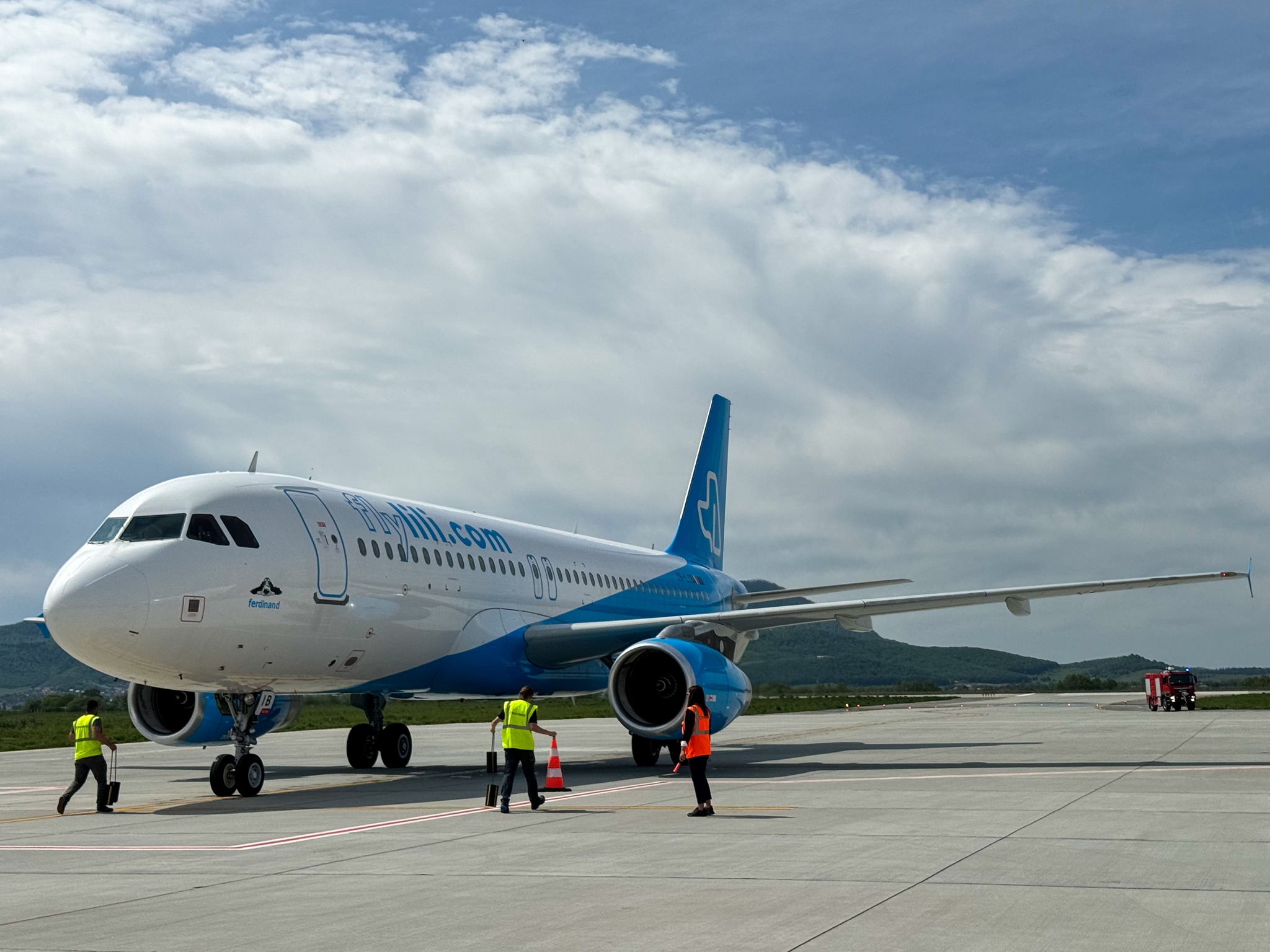 Peste 100 de bilete de avion au fost vândute de compania Fly Lili, în primele 24 de ore