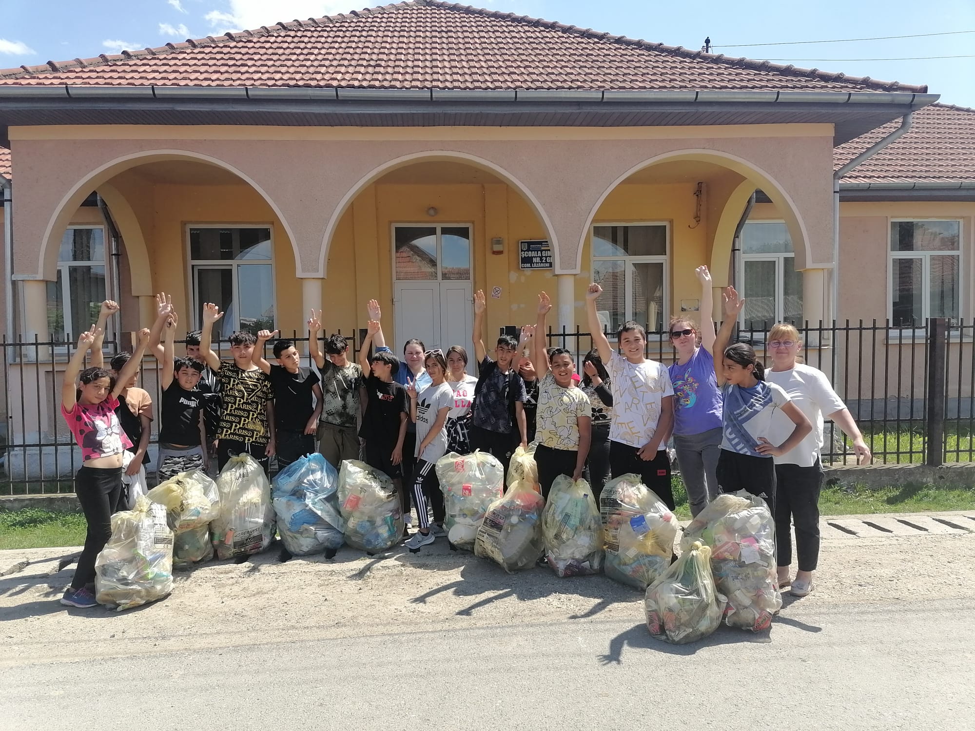 Luna curățeniei 2024 | Elevii și profesorii bihoreni câștigători ai concursului ,,EcoProvocarea”