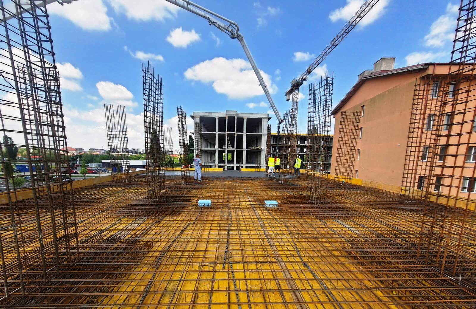 S-a turnat planșeul peste etajul I al celui de-al doilea cămin  studențesc